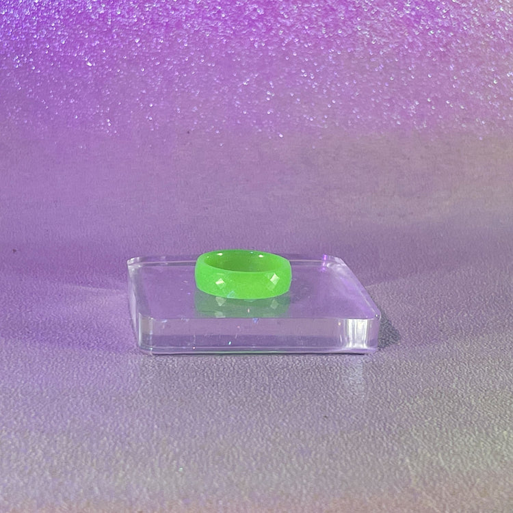 Faceted Ring Bands - Midnight Studio Neon Green / 6 Rings